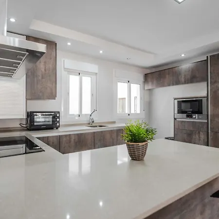 Apartament Spacious With A View - Historic Center By Rems