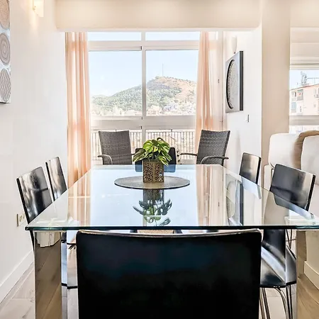 Spacious With A View - Historic Center By Rems מאלגה